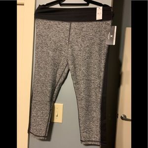 Express expcore compression crop leggings